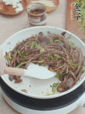 少許鹽調(diào)味。