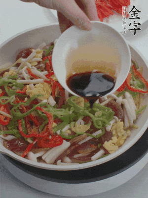 加一點雞精、生抽、蠔調(diào)味。