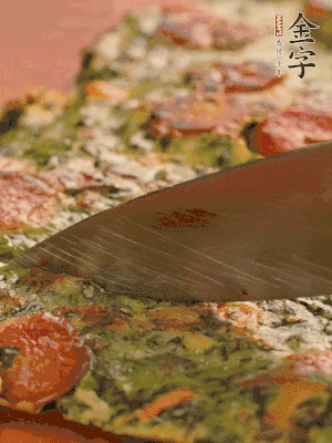 小火煎3分鐘后翻面，蓋蓋兒燜2分鐘。