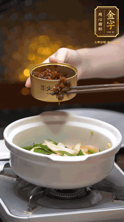 蝦仁、XO醬，猛火翻炒均勻