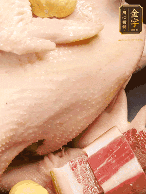 冷水、整雞、蔥結(jié)、姜片、雞油、火腿、板栗（雞肉：水=1:3）