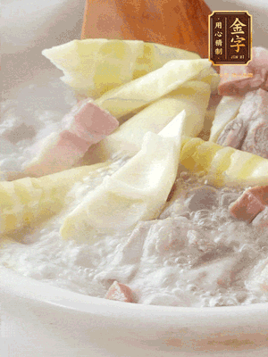 開蓋后放春筍，小火慢篤20分鐘左右，出鍋后盛出。