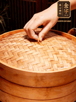 麻辣香腸蒸10分鐘，切成片，蒜苗切斜段，姜蒜干辣椒小米椒切碎