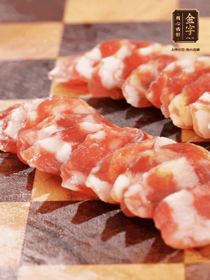 金字香腸切片，蘆筍去皮切丁