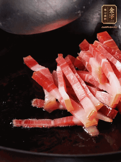 豬油潤(rùn)鍋，下火腿煸香