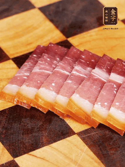 鮑魚處理干凈，金字火腿切片備用