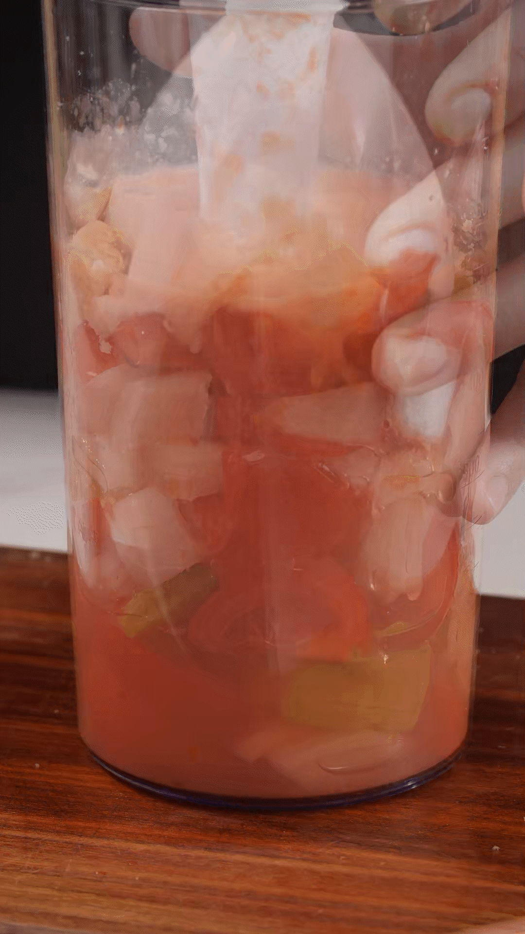 加入水、橄欖油、蘋果醋